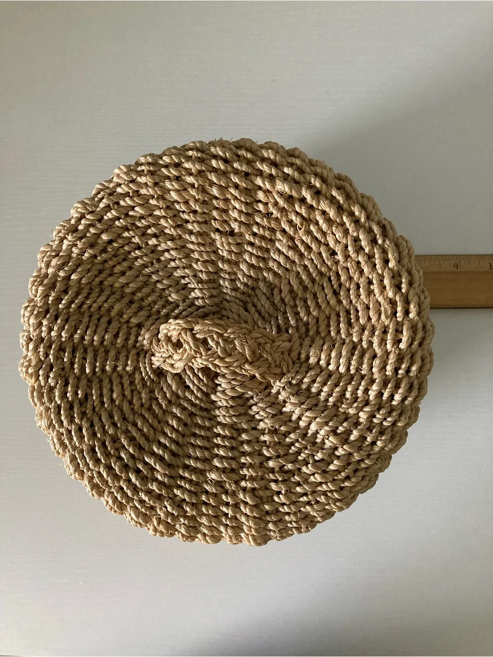 Wicker basket with cover